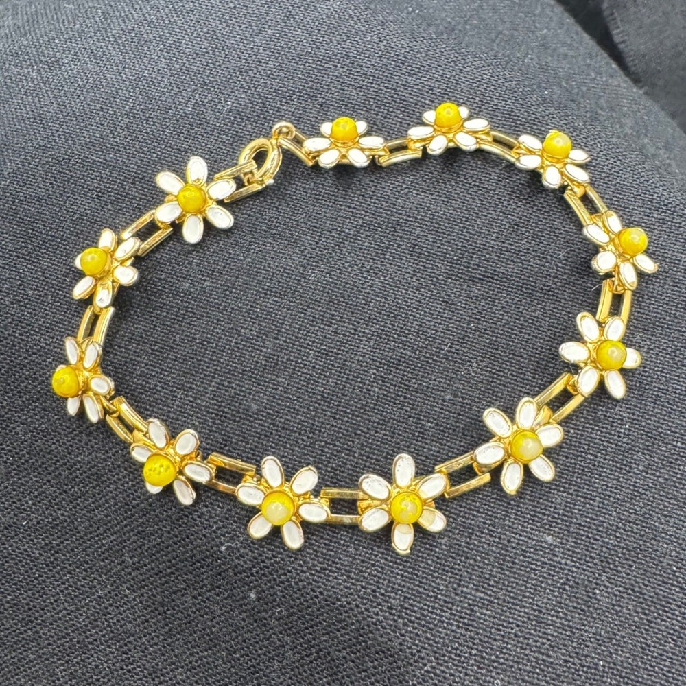 Vintage Enamel Daisy Link Bracelet Gold Tone Yellow Center Floral 6.5"